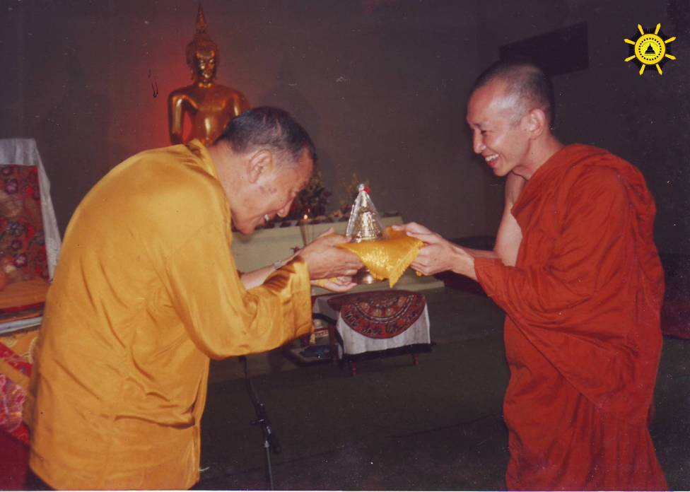 Pengajaran Dharma ke beberapa biksu Sangha Agung Indonesia dan perumah tangga di Kendang Sari, Surabaya, 1993